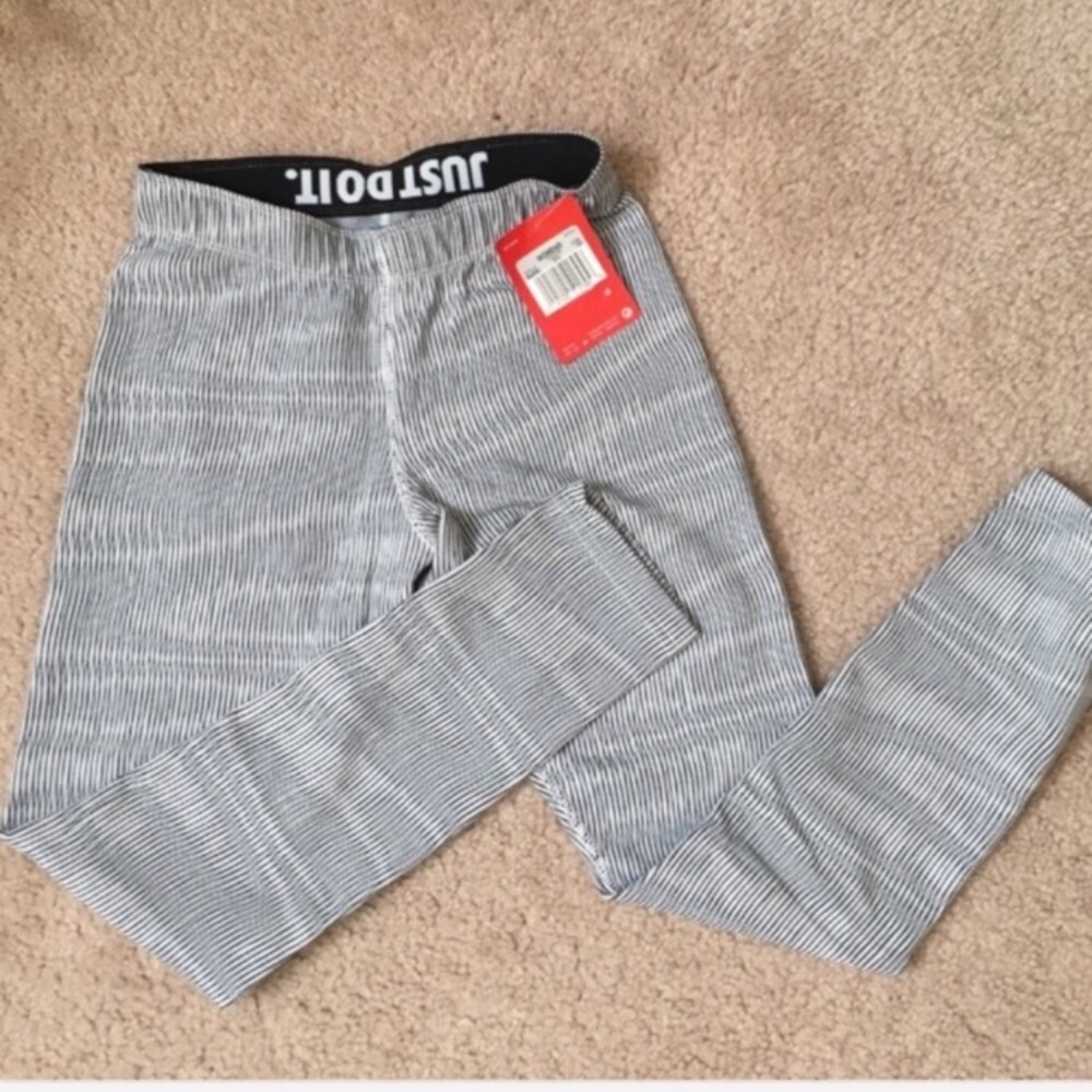 NWT Nike crops